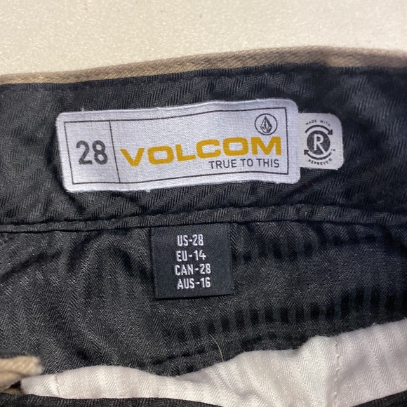 Volcom shorts - Picture 2 of 3